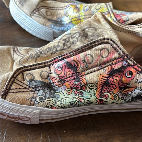 Ed Hardy Cream and Red Sneakers with Artistic Flair - Picture 4 of 8